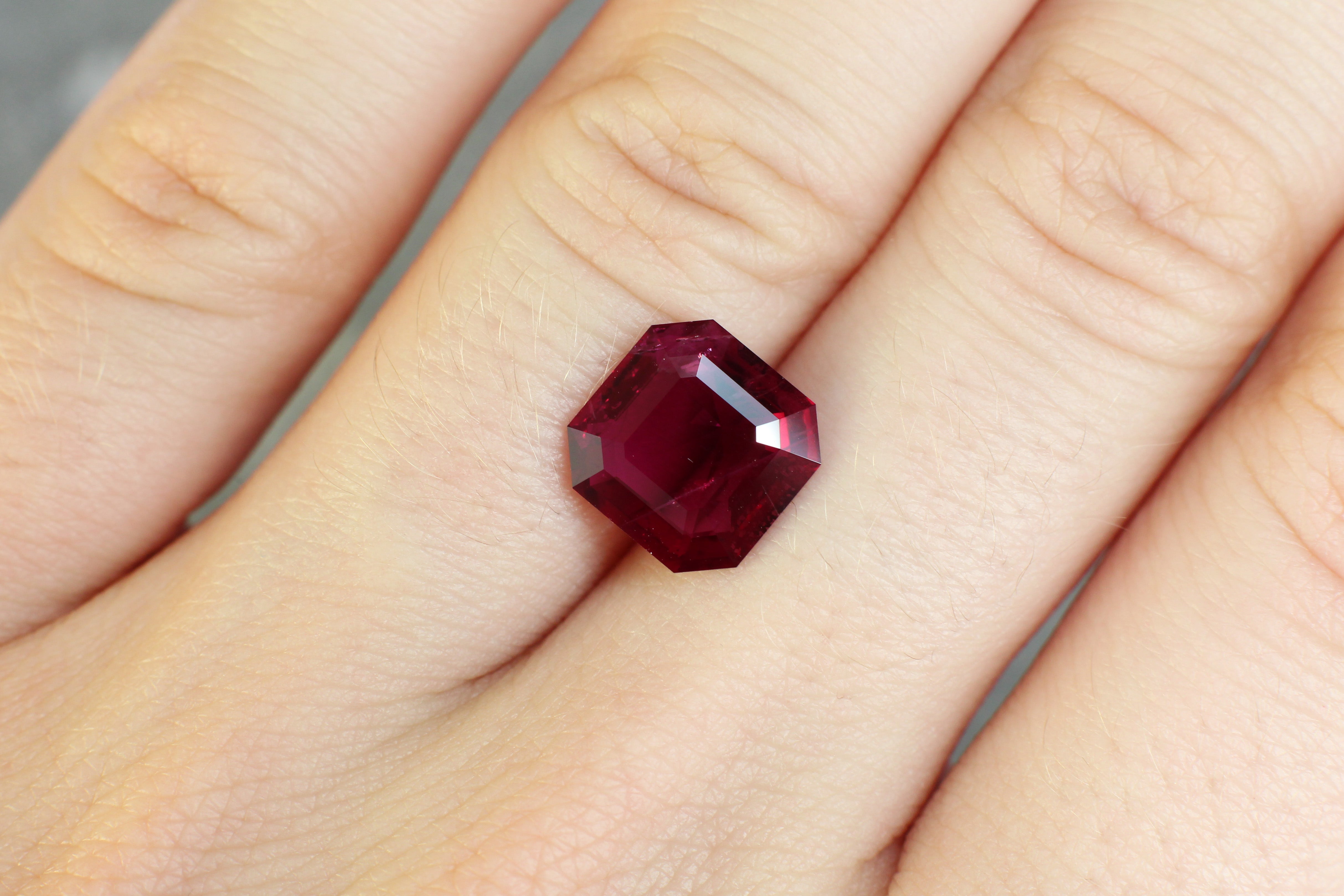 3.05ct Purplish Red, Octagon Ruby, Thailand - 9.44 x 9.44 x 3.53mm