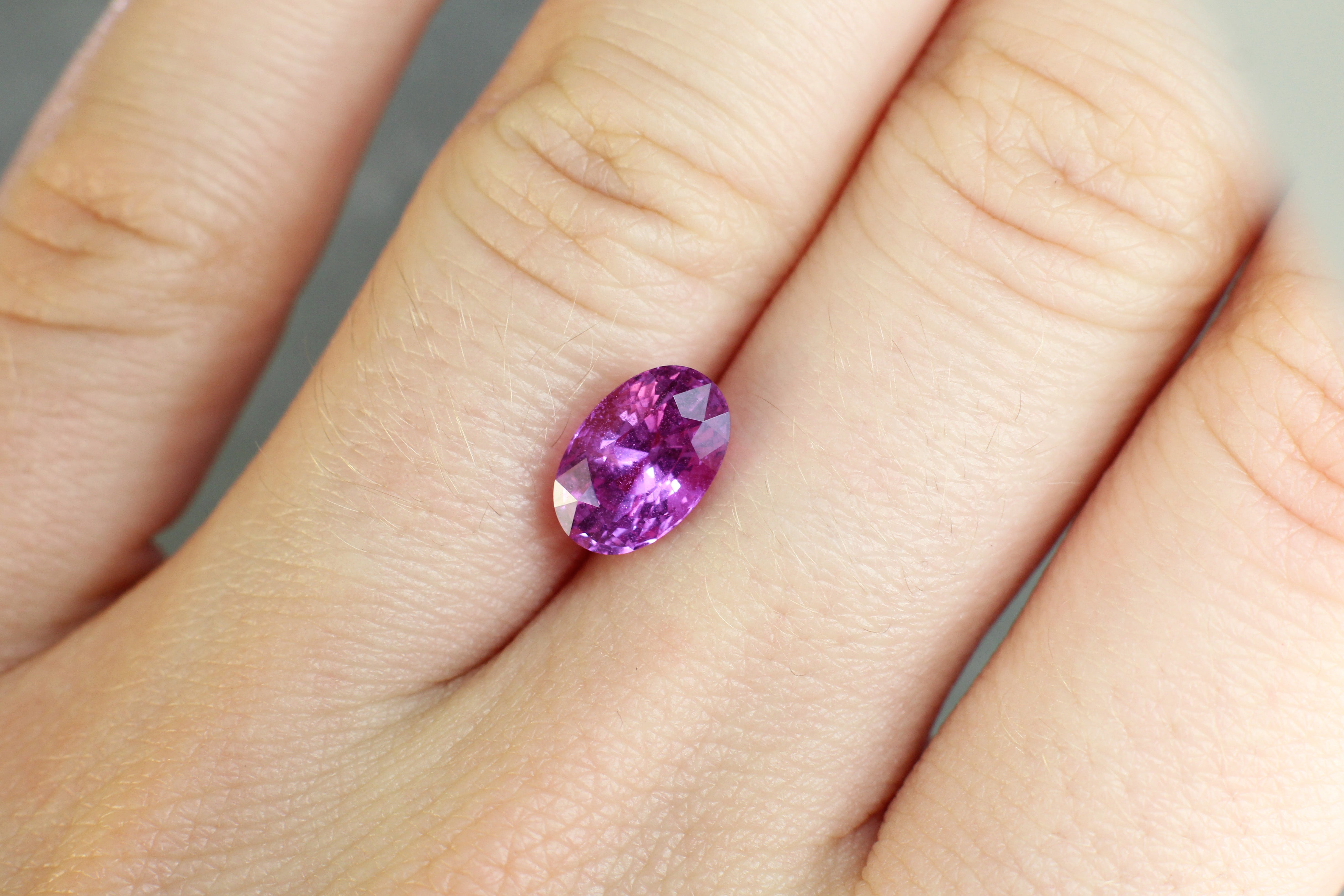 2.64ct Purplish Pink, Oval Sapphire, Madagascar - 9.21 x 6.09 x 5.58mm