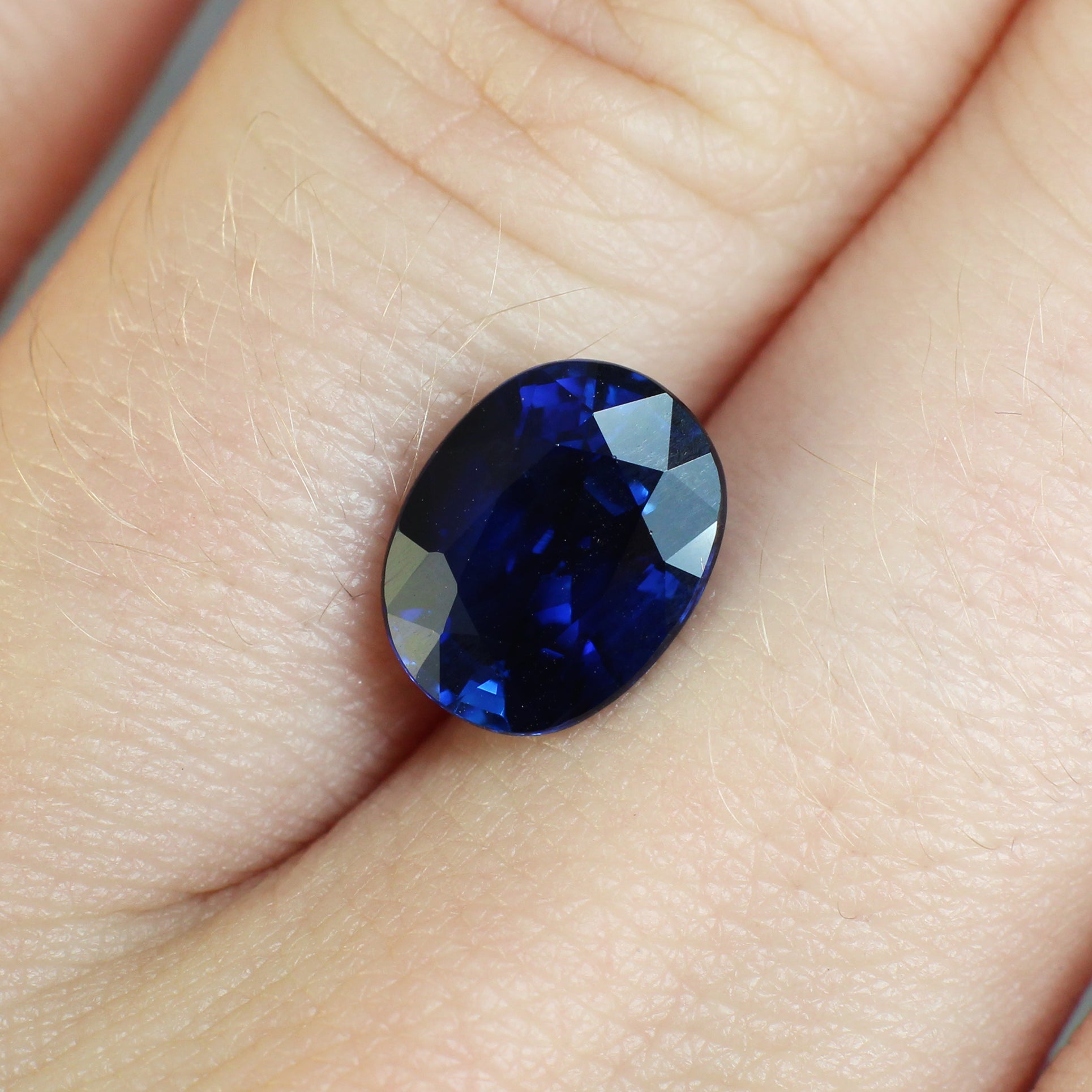 2.88ct Vivid, Royal Blue, Oval Sapphire, Madagascar - 9.51 x 7.45 x 4.70mm